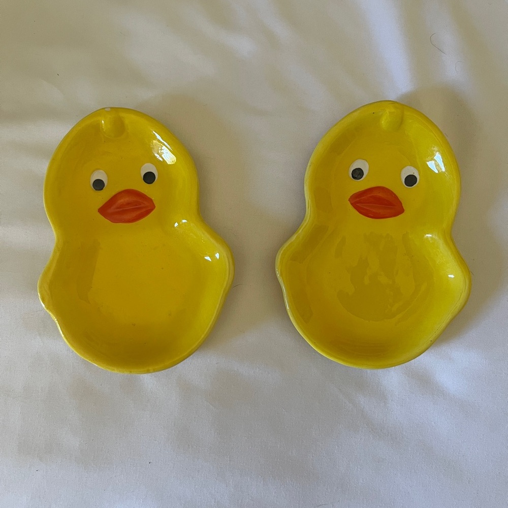 NWOT: Yellow Duck Soap Dish Set